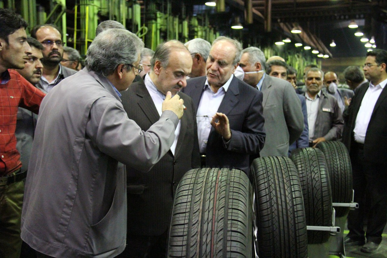 بازدید آقای دکتر سلطانی فر وزیر ورزش و جوانان از کارخانه کویرتایر